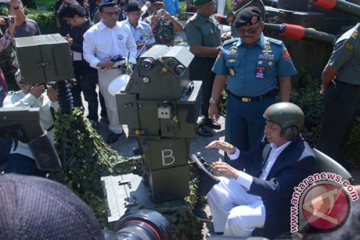 Unair-TNI Gelar Pameran Alutsista Hadirkan Koleksi Tank