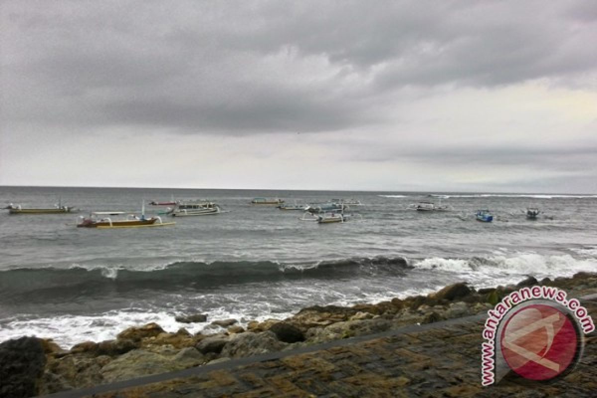Cuaca buruk, nelayan Bali tetap melaut