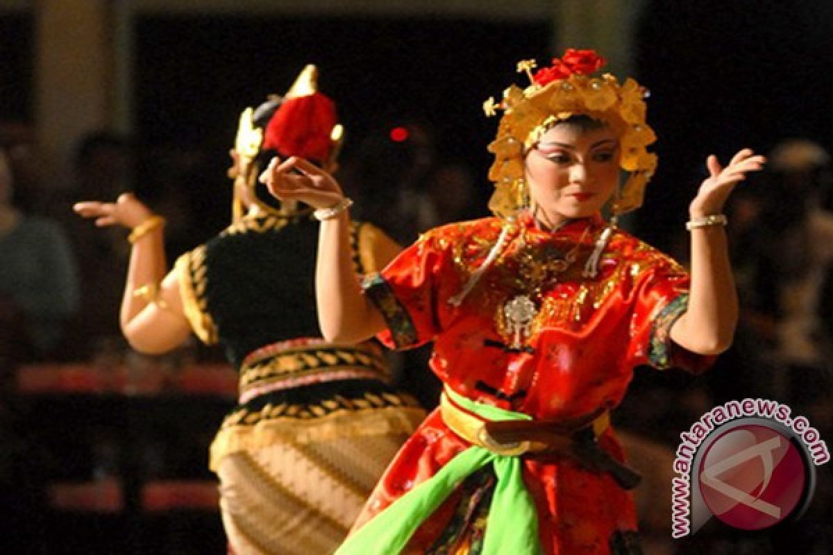 Publik Inggris Terpana Tarian Kraton Mangkunegaran