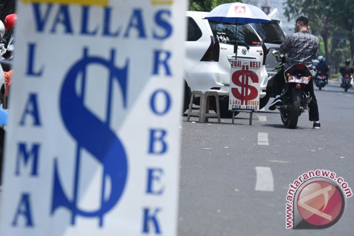 Dolar melemah tertekan risalah pertemuan terbaru Fed