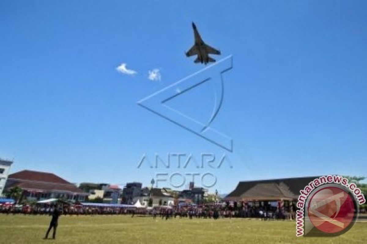 Atraksi Sukhoi Warnai HUT Kota Ambon