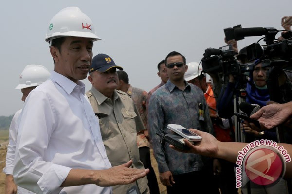 Presiden Jokowi perintahkan bandara-bandara kecil segera diperluas