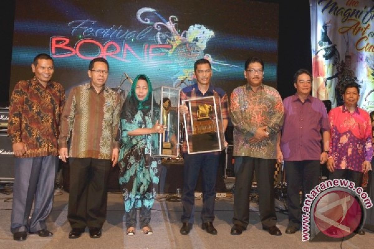 Tim Kesenian Samarinda Juara Umum Festival Borneo 