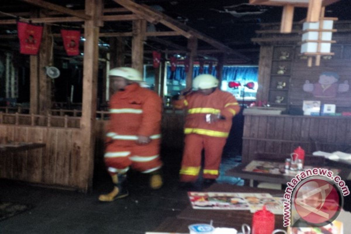 Restoran Ramen Di Margo City Terbakar