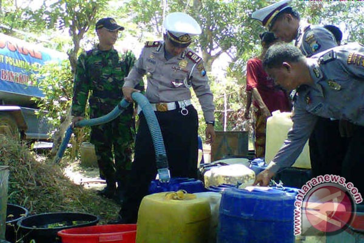 Polres-TNI Bangkalan Distribusikan Bantuan Air Bersih