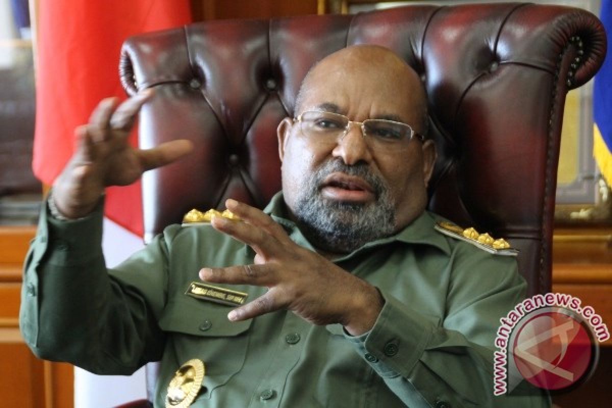 Gubernur Papua: tangkap penyerang dan penembak polisi di Sinak 