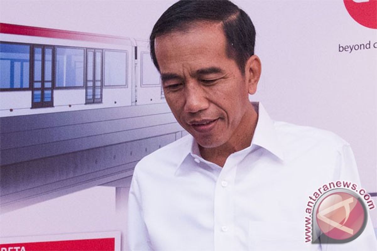 Presiden Jokowi tiba di Padang