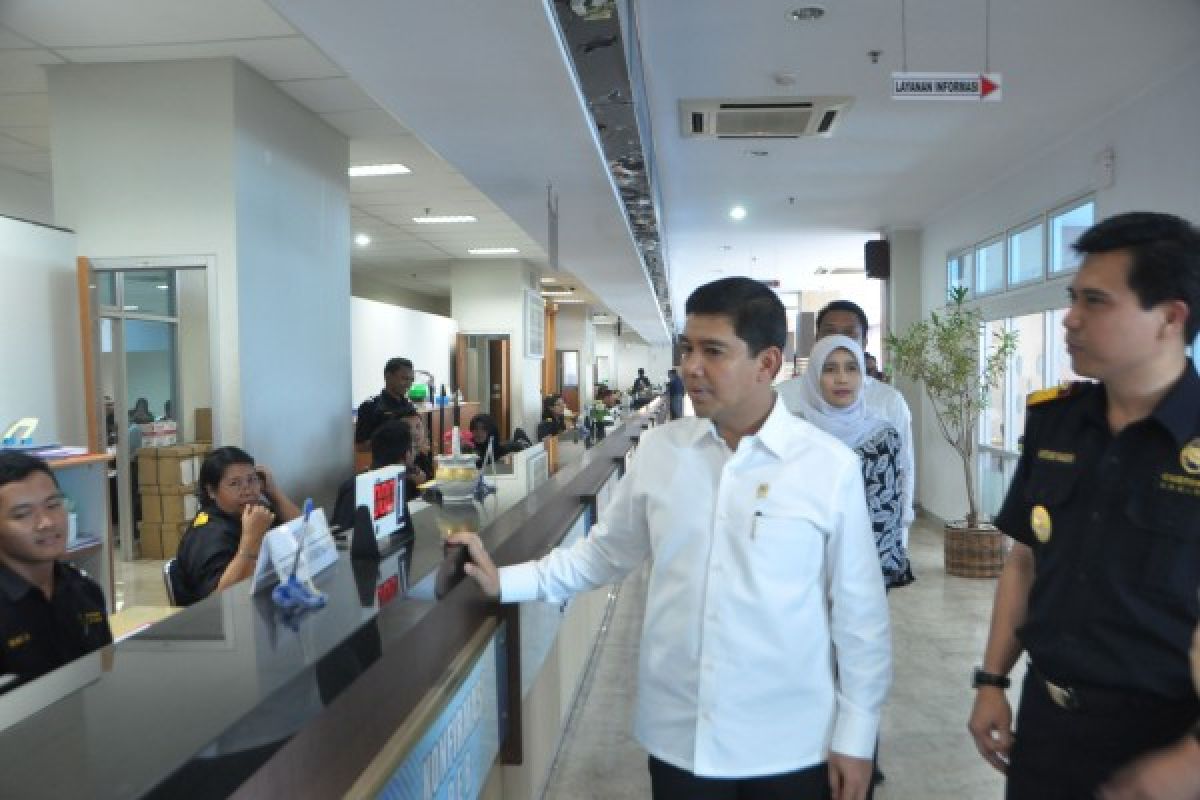 Yuddy Chrisnandi Puji Pelayanan Kantor Bea Cukai Semarang