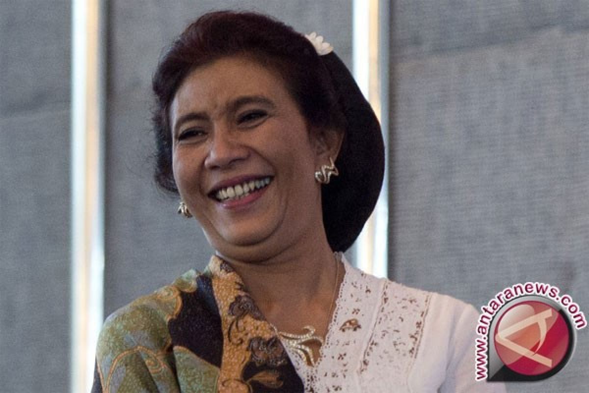 Ulah nyentrik Menteri Susi, makan peyek kacang usai rapat terbatas di Istana