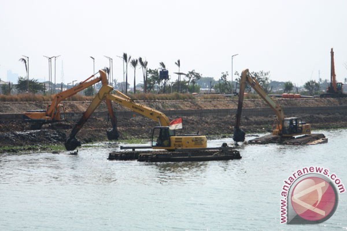 Kali Cakung dikeruk 1,5-2 meter antisipasi banjir