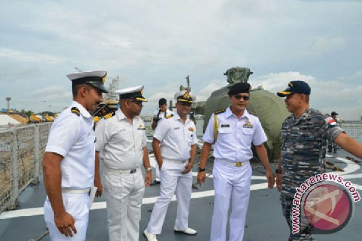 KRI Bung Tomo-357 Singgahi India