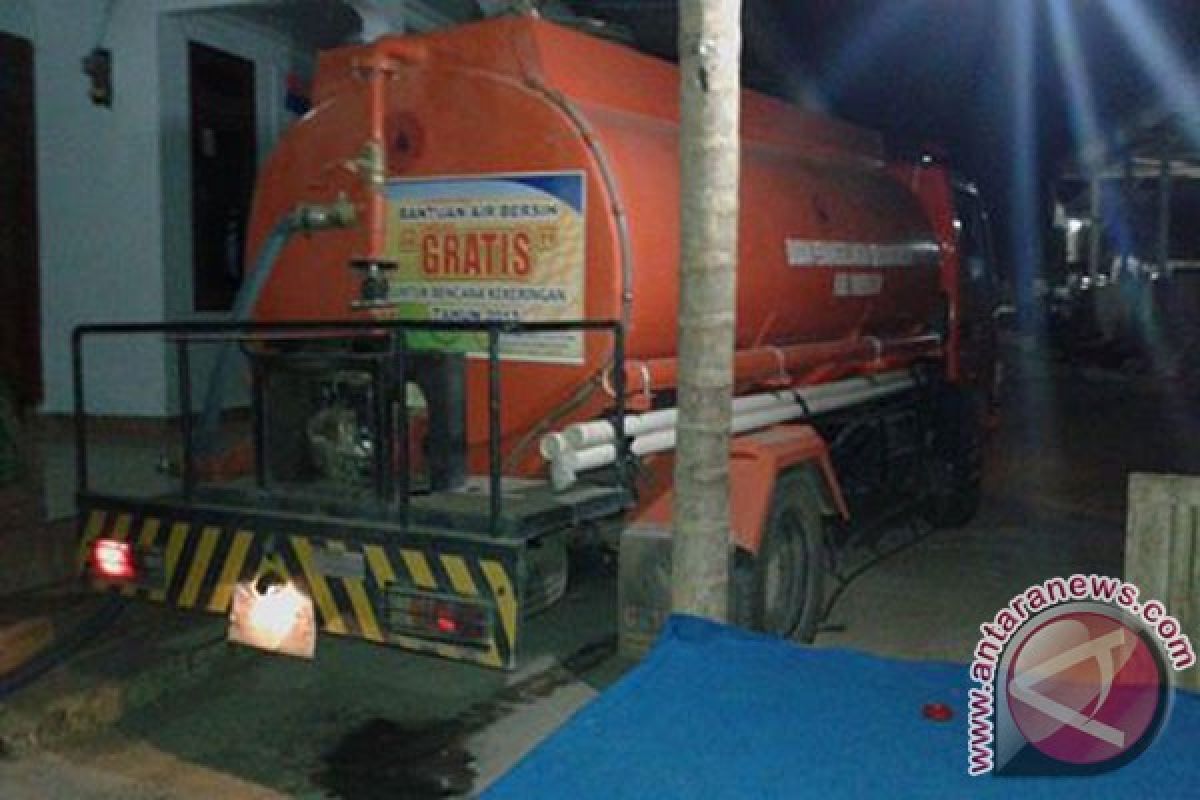 BPBD Distribusikan Bantuan Air Keluarga Korban Kapal