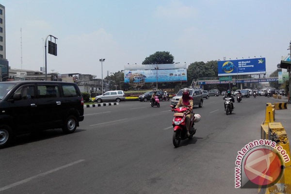 Jalur Bandung-Garut kembali lancar