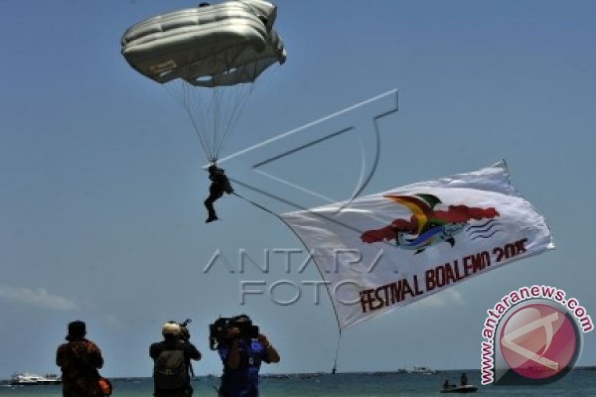 75 Peterjun IkutI Internasional Open Parachuting Championship 2018 di Manado