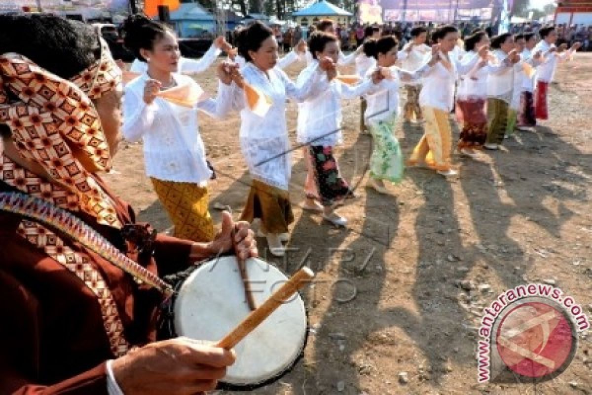 Karnaval Budaya Pukau Pengunjung Festival Boalemo 