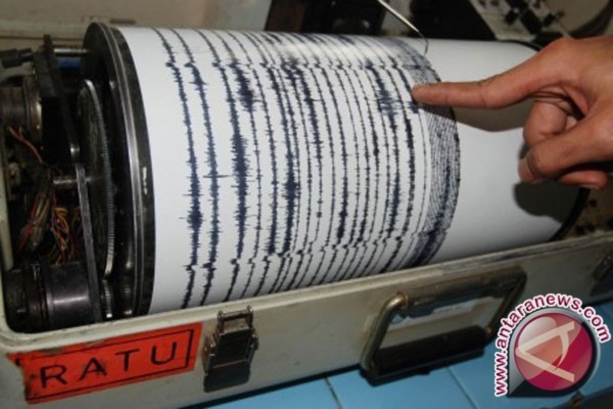 Rabu Pagi Warga Padang Dikejutkan Gempa