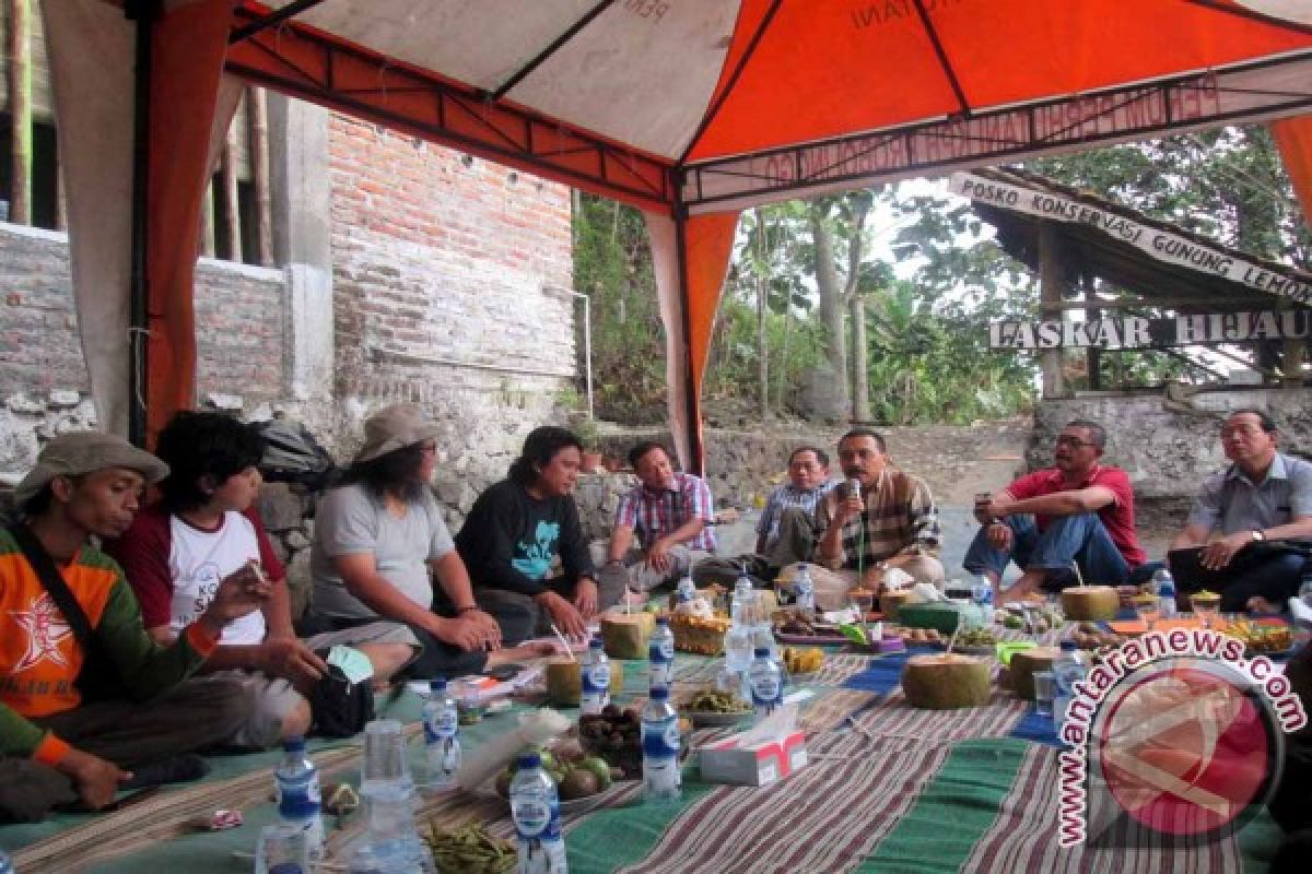 Perhutani-Laskar Hijau Kerja Sama Rehabilitasi Gunung Lamongan