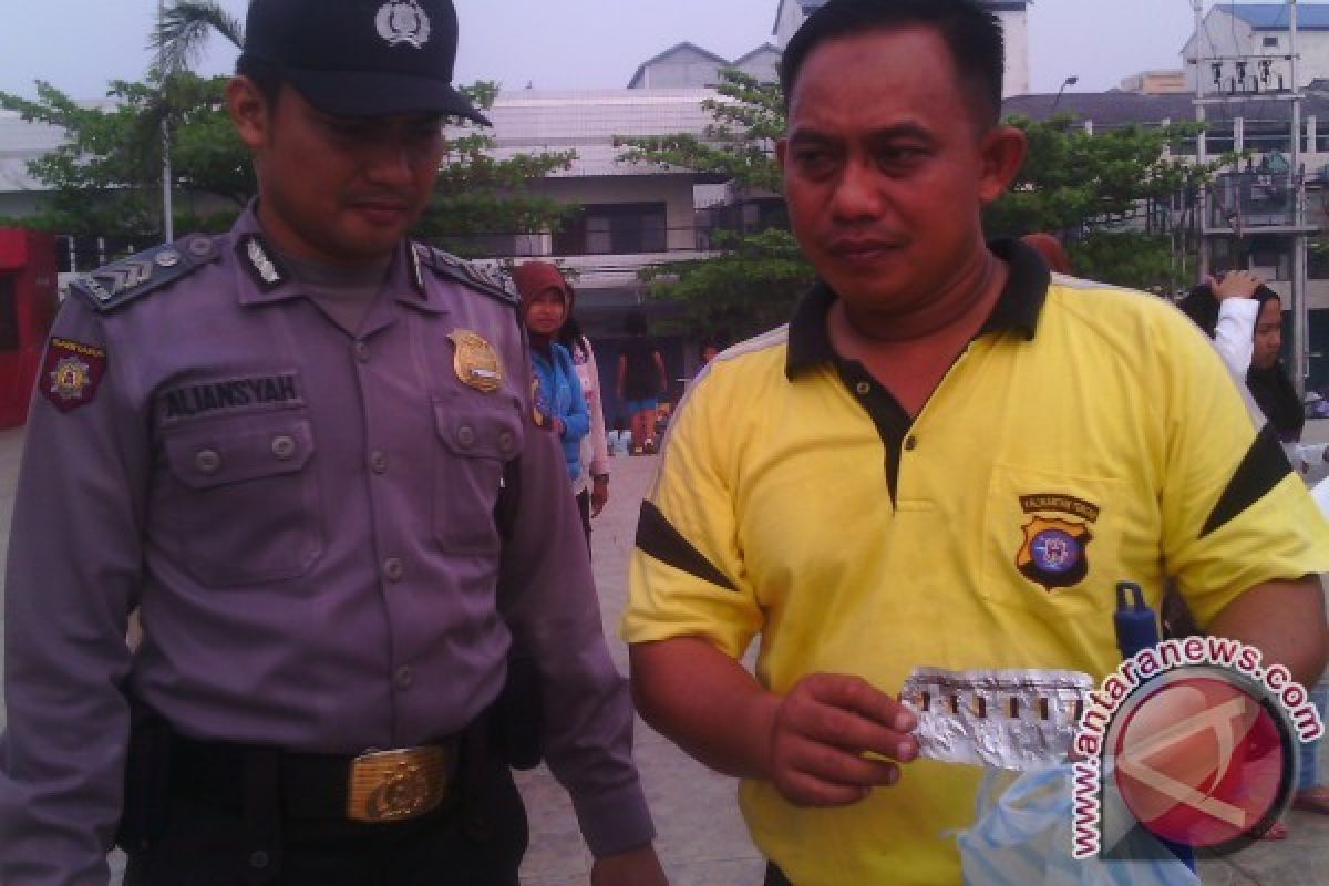 Bungkus Obat Terlarang Bertebaran di Objek Wisata Jelawat 