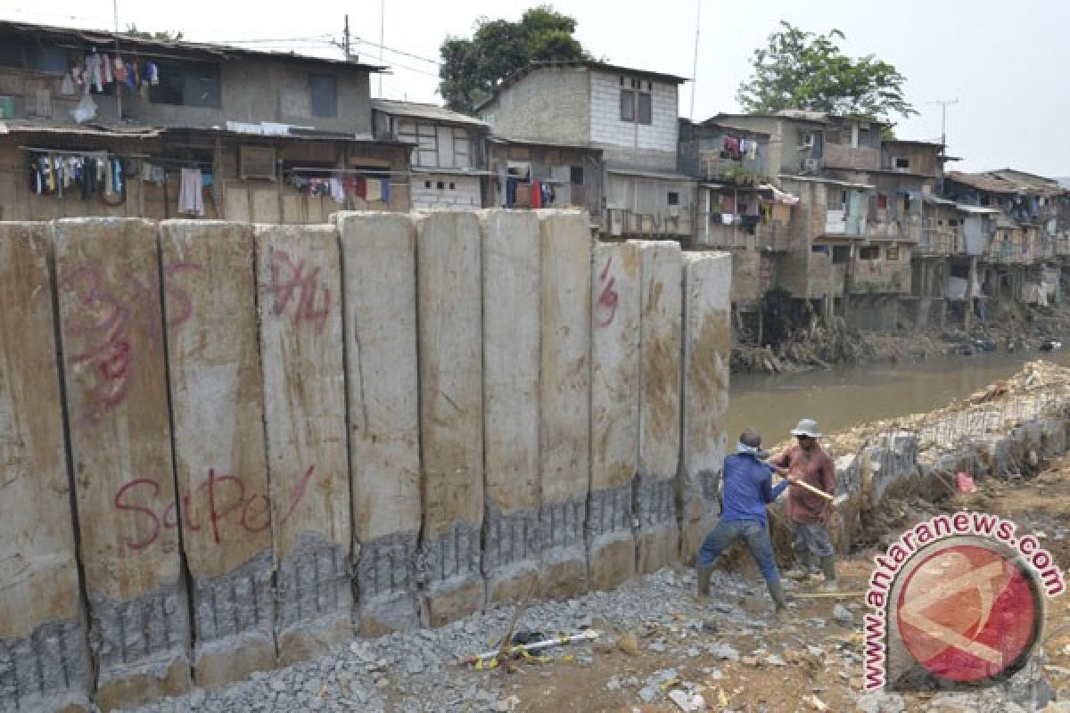 Normalisasi sungai dengan restorasi bukan betonisasi