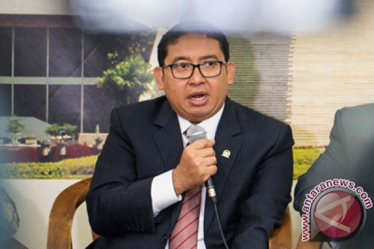 Menurut Fadli Zon, DPR tak ingin lemahkan KPK