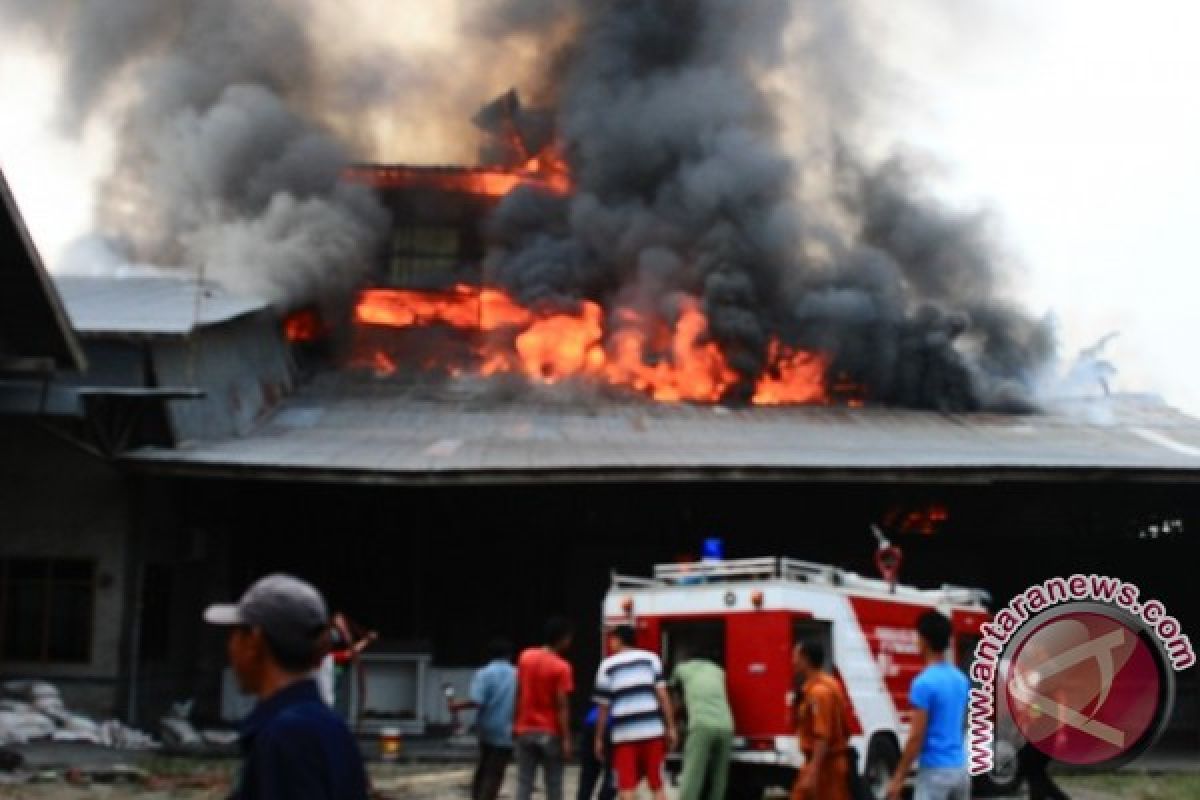 Kilang Penggilingan Padi Ludes Terbakar