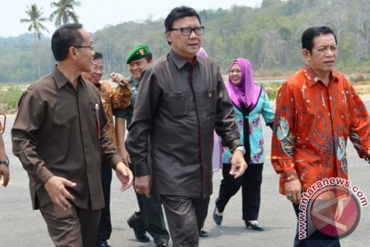 Senja di Bandara Perbatasan Negara