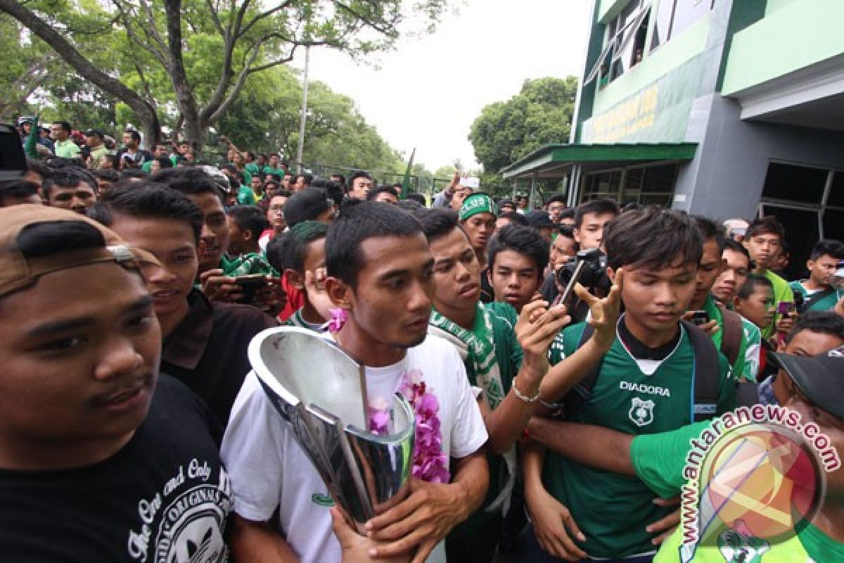 PSMS imbangi Persib 0-0