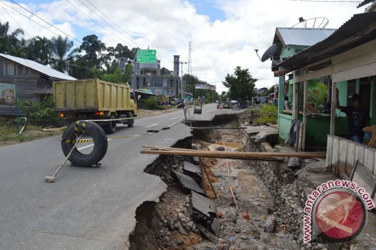 Jalan Nasional di Abdya Rusak Digerus Banjir 