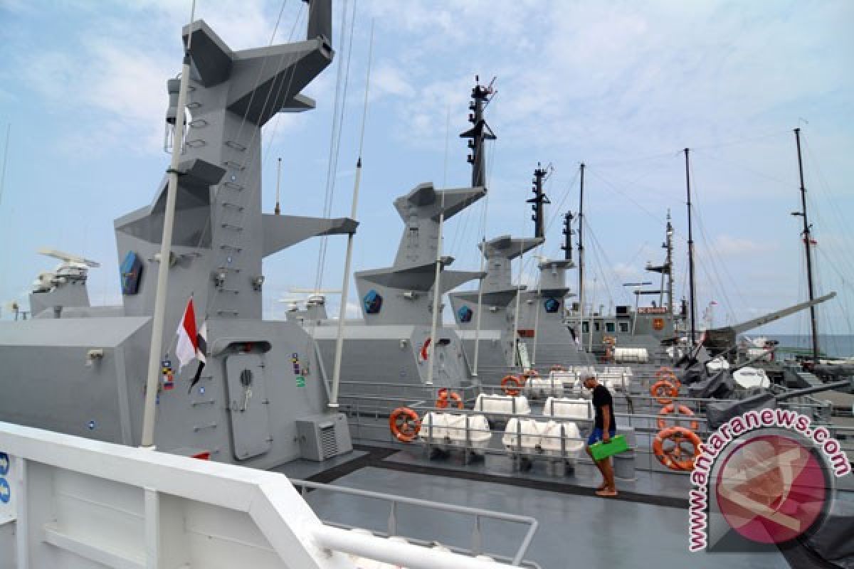 20 kapal perang Koarmatim meriahkan Sail Tomini 2015