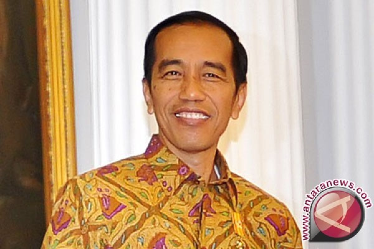 Pesiden Serahkan Piala ke Persib Bandung