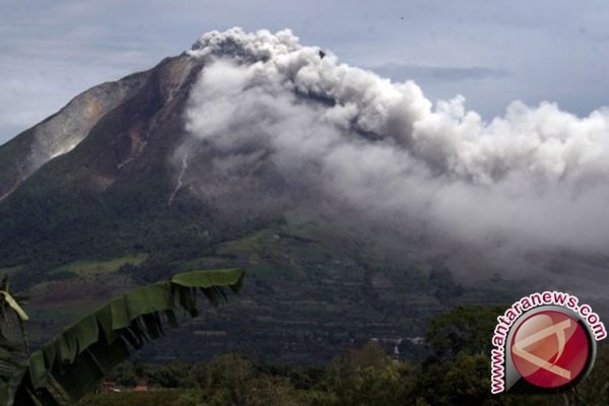 Gunung Sinabung Kembali Erupsi Sejak Jumat Dinihari