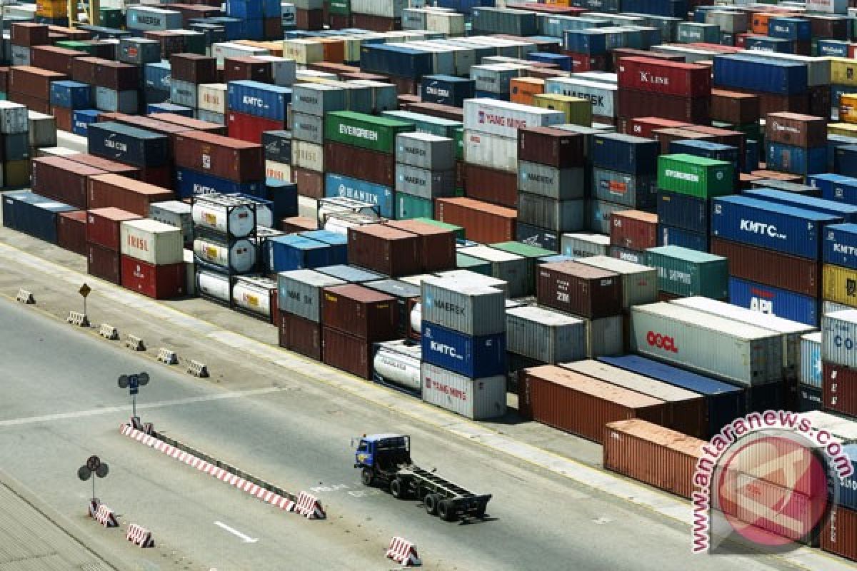 Neraca perdagangan Indonesia surplus 900 juta dolar Amerika Serikat