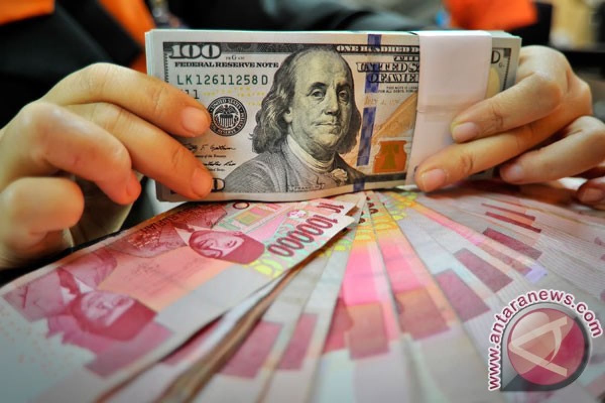 Rupiah menguat ke 13.293 per dolar AS