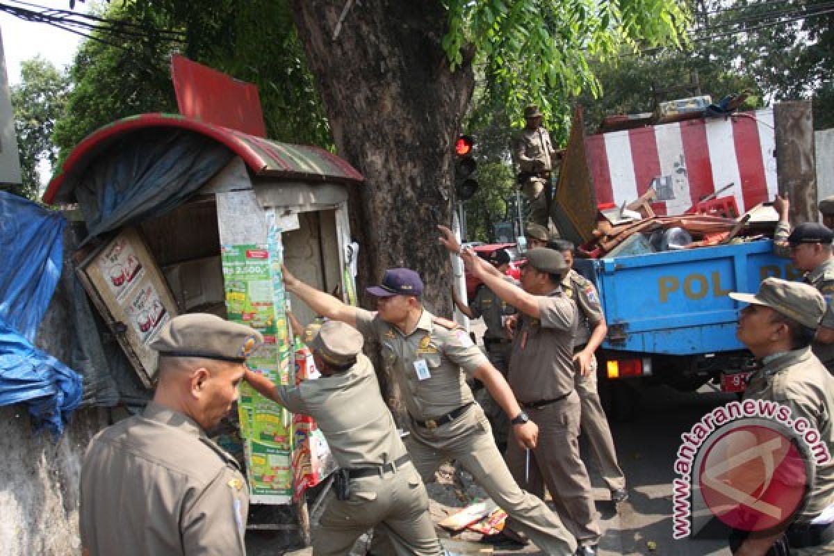 16 Satpol PP Bekasi terluka dalam bentrok penertiban bangunan liar