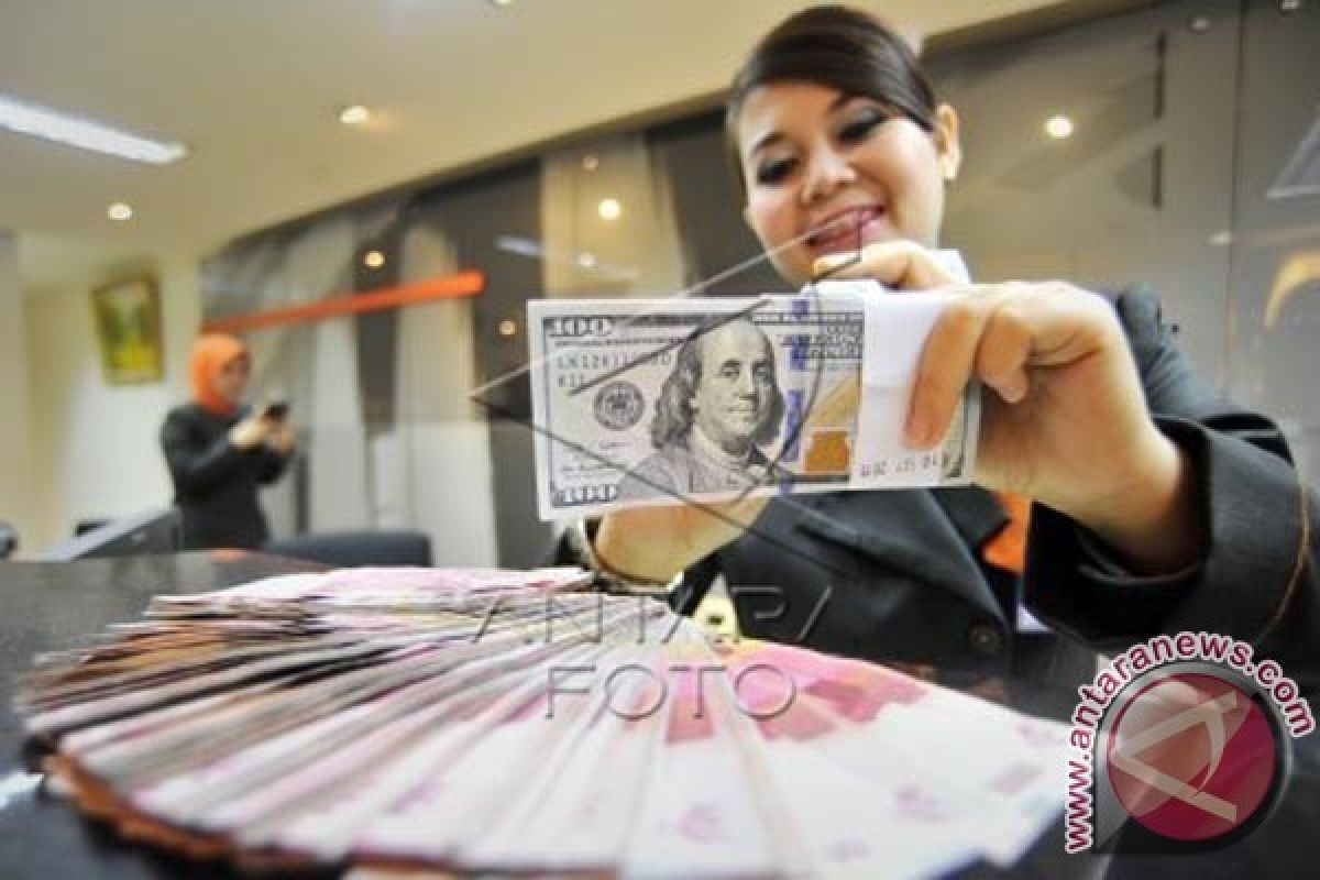 Rupiah melemah di tengah perang dagang