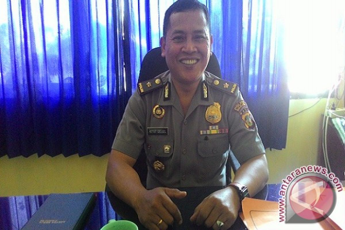 Polisi Buleleng Rutin Salurkan Air Bersih