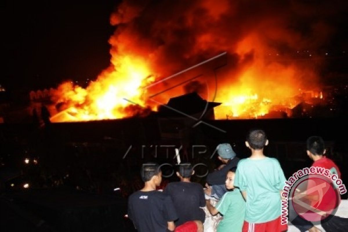 Belasan rumah ludes terbakar di BTP Makassar 