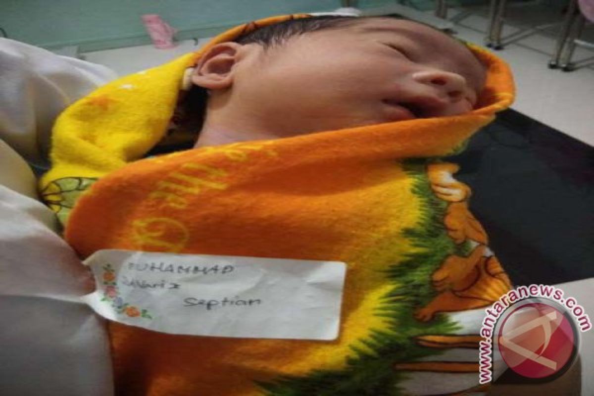 Polisi Amankan Seorang Bayi Diduga Dibuang Ibunya 