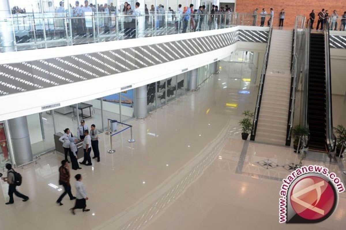 Petugas Keamanan Bandara Mutiara Tahan TKW Ilegal 