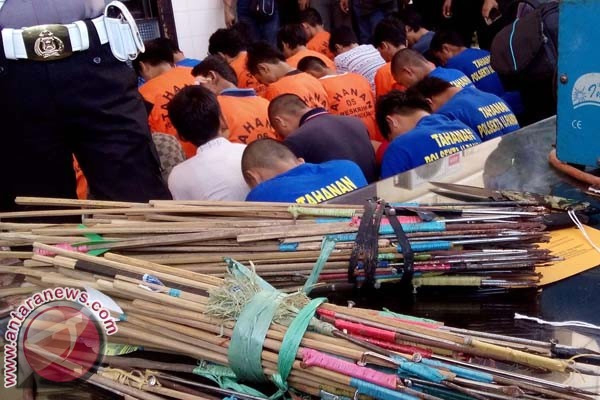 Polisi Makassar Amankan Produsen Anak Panah 