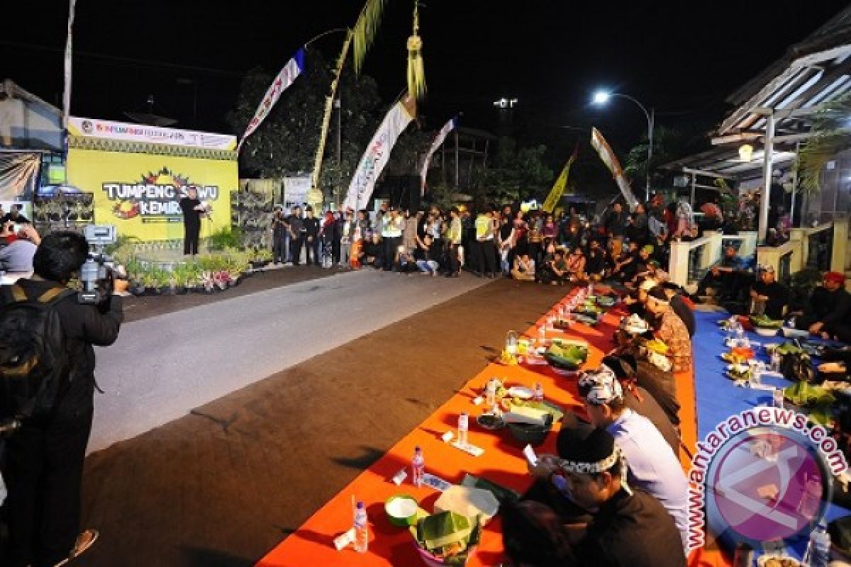 Tumpeng Sewu dan Mepe Kasur Warga Using 