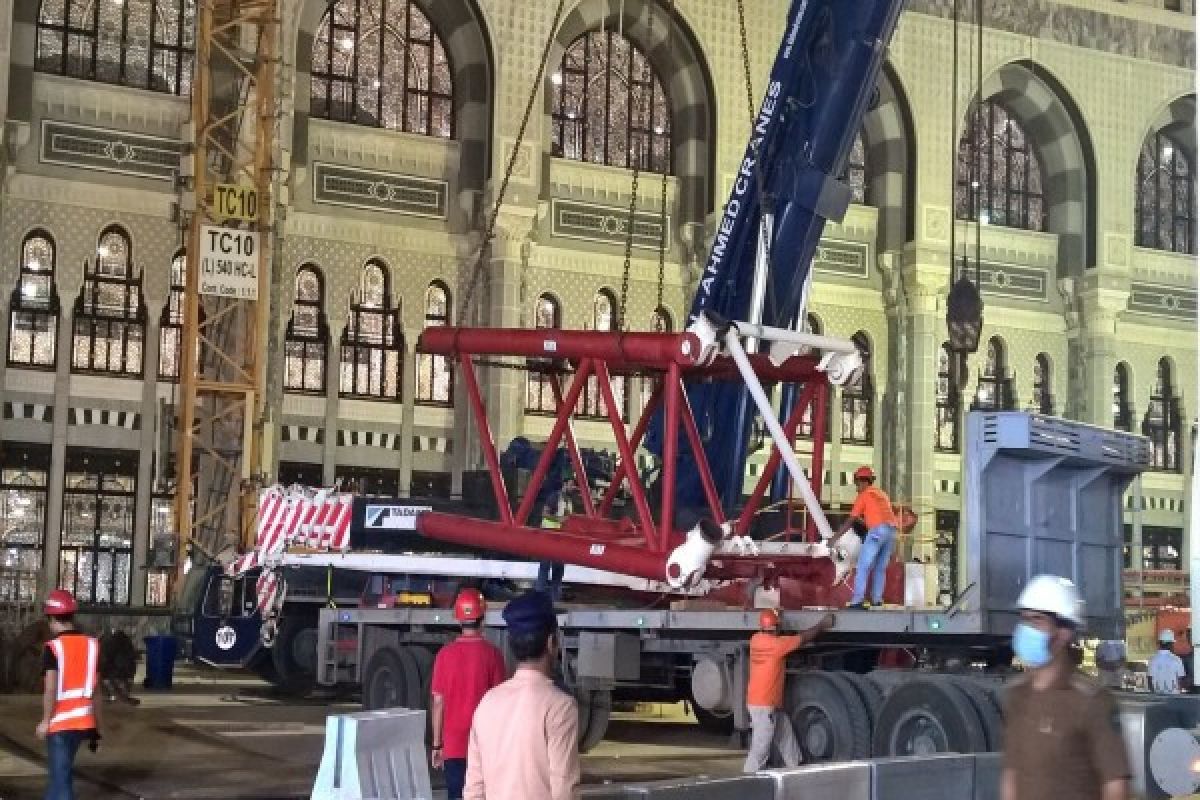 "Crane" roboh di Masjidil Haram mulai dibongkar