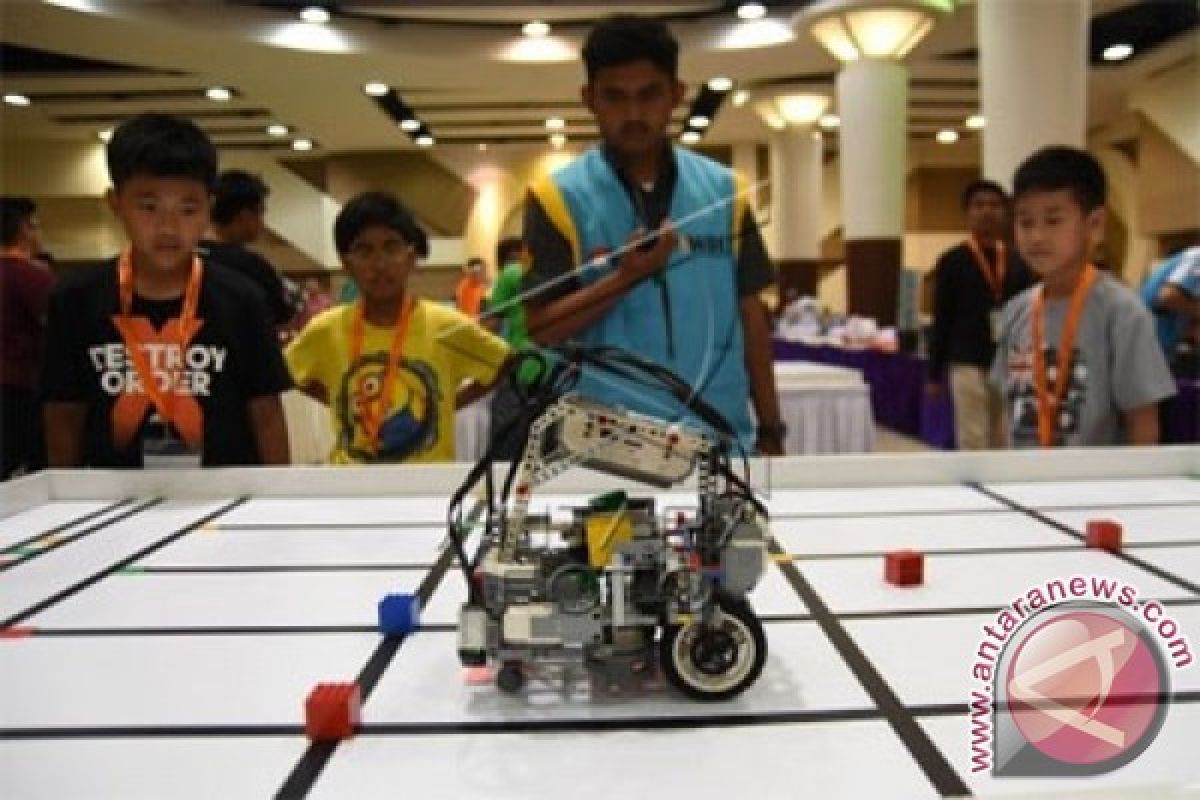 300 Peserta Ikuti Kompetisi Robotik IRO 2015