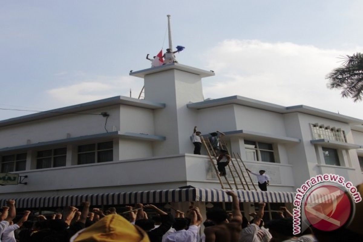 Mengenang Peristiwa Perobekan Bendera Belanda di Surabaya