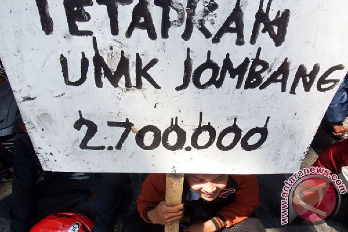 Rapat Penentuan UMK Surabaya 2016 Masih Alot