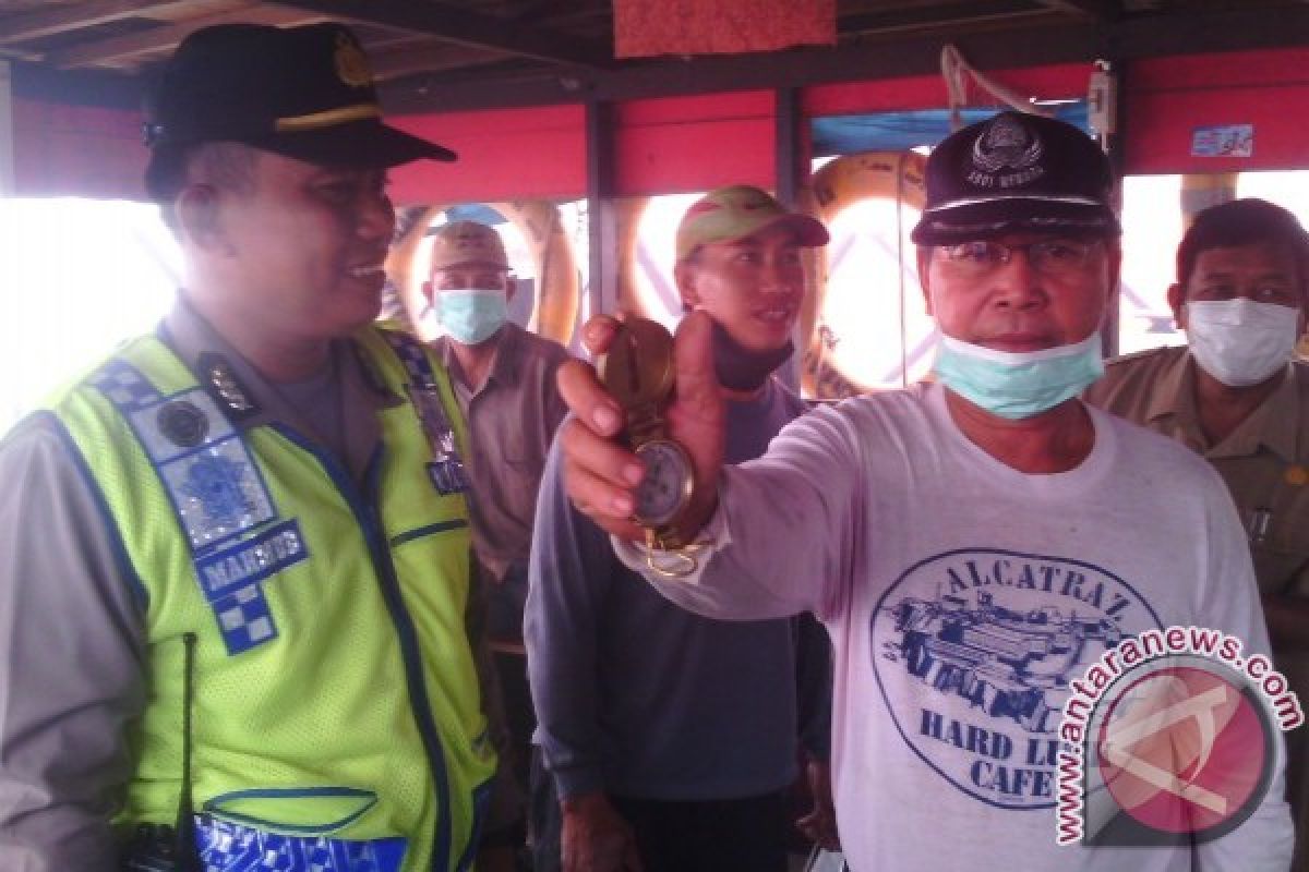 Motoris Penyeberangan Andalkan Kompas Terobos Kabut Asap 