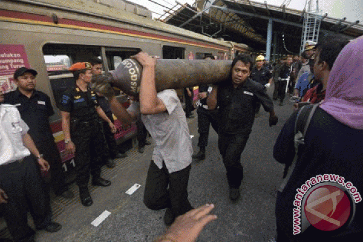Ratusan pekerja dikerahkan evakuasi KRL Juanda