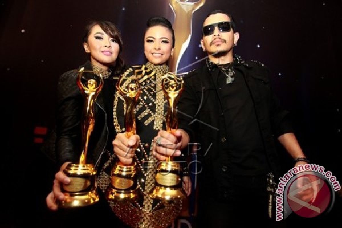 Kotak Grup Rock Terbaik di AMI Awards