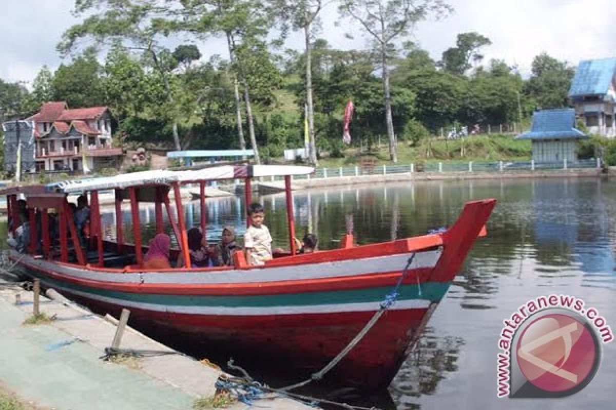 Penyewaan Perahu Diminati di Danau Mas Harun Bestari