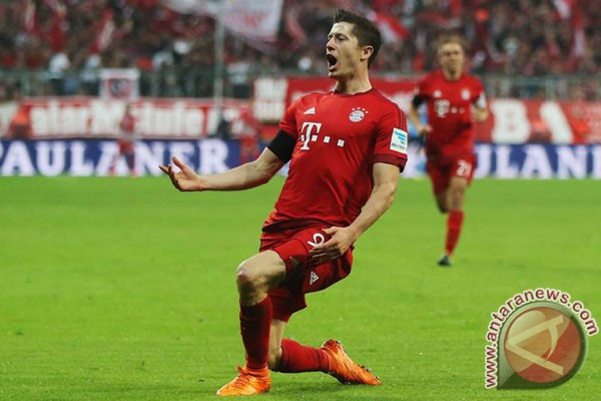 Lewandowski bawa Muenchen berada diambang 16 besar